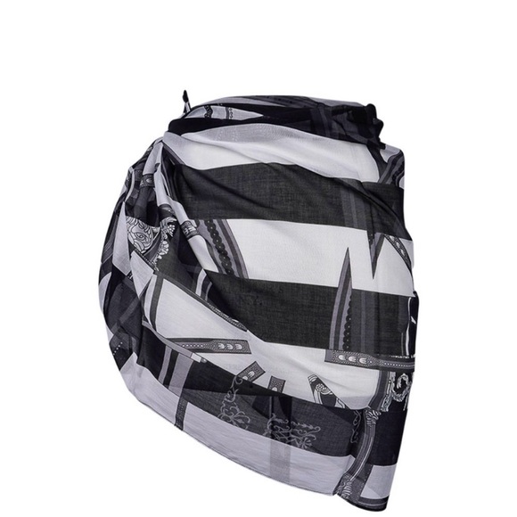 Hermes Bain Pareo Berliner’s Bayade 100% cotton, black, grey, white, 26” by 68”. - Picture 3 of 16